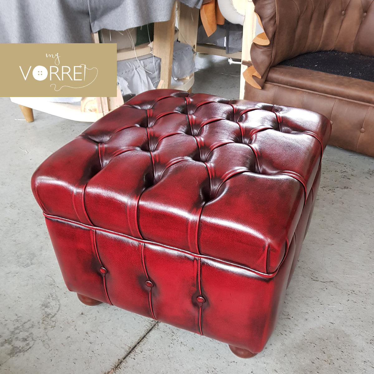 Pouf Chesterfield Quadrato in 5 tipi di Vera Pelle| Made in Italy |cm 55x55 h 45 | Spedizione Gratuita dei campioni della Pelle in tutta Europa