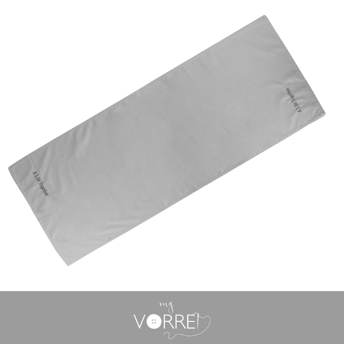Runner Ricamato Idea Regalo per Coppie con 2 tovaglioli abbinati Runner cm 50x150 tovaglioli cm 35x35 in tessuto antimacchia Colore Grigio